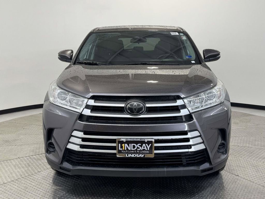 Used 2019 Toyota Highlander LE image 2