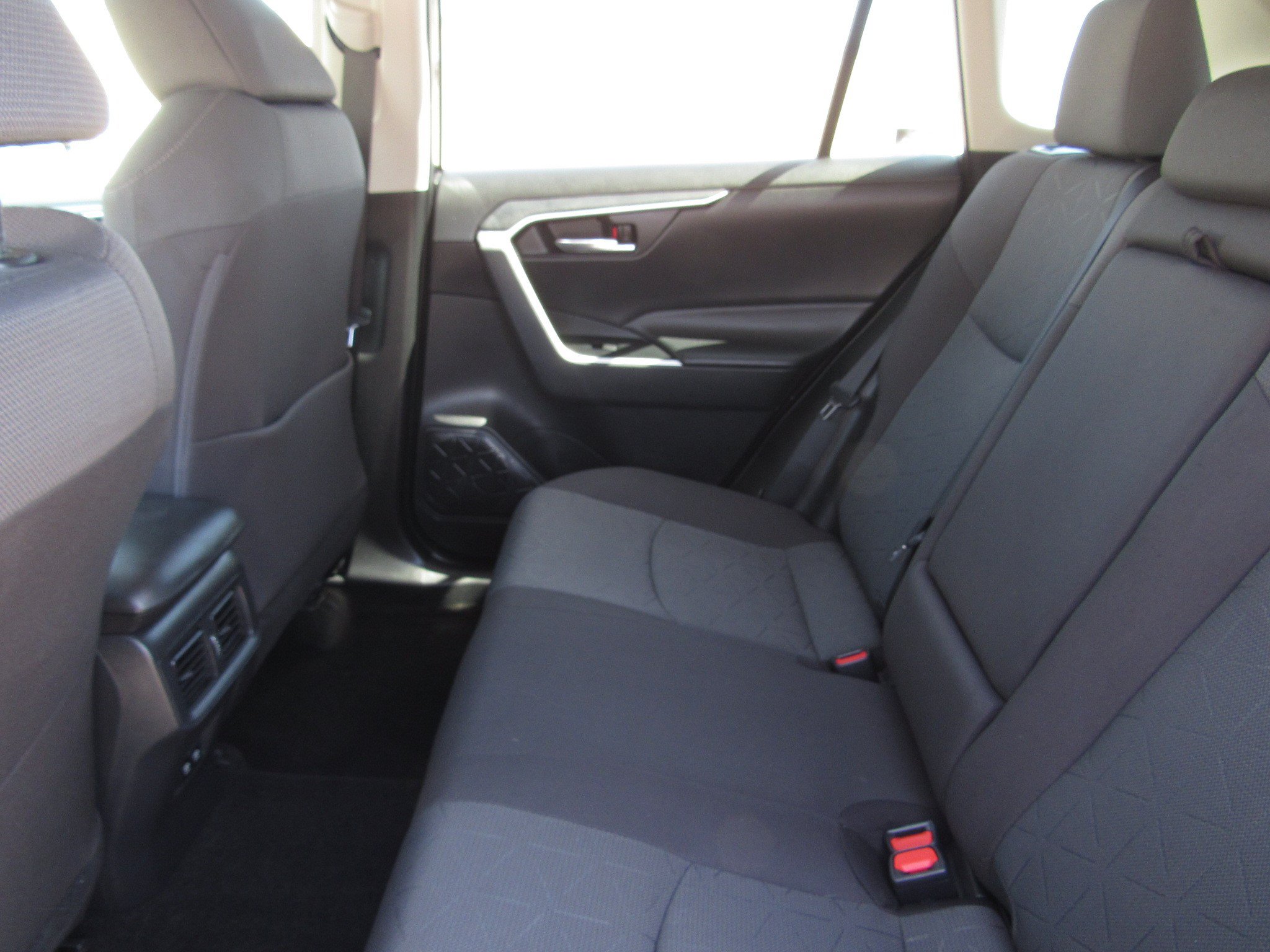 Used 2021 Toyota RAV4 XLE w/ XLE Grade Weather Package AWD/4WD image 13