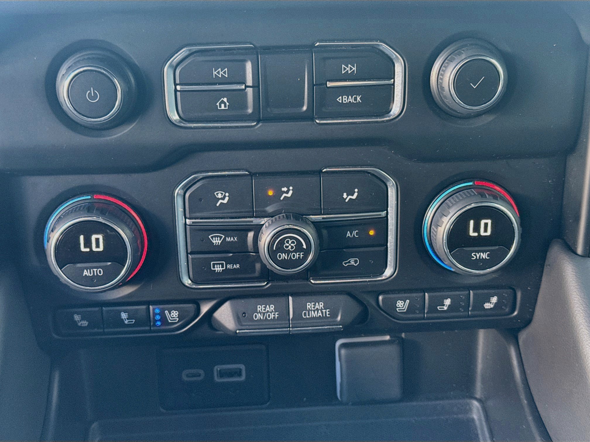 Used 2024 Chevrolet Tahoe Premier RWD image 15