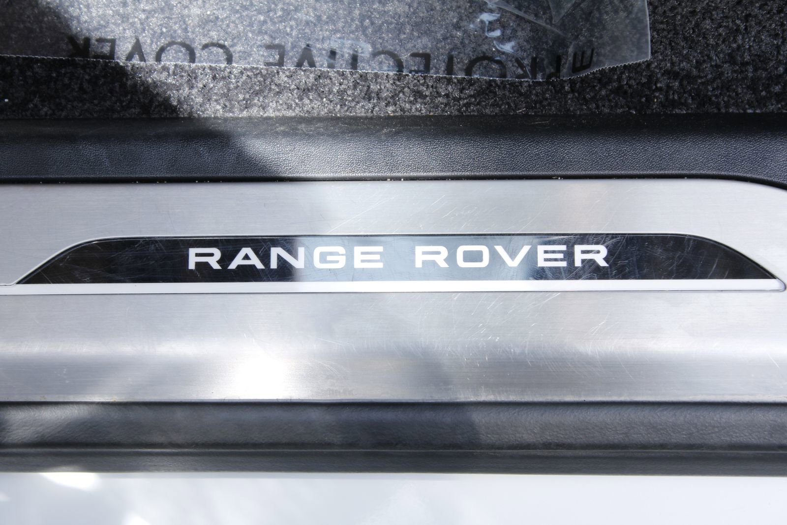 Used 2025 Land Rover Range Rover SE image 32