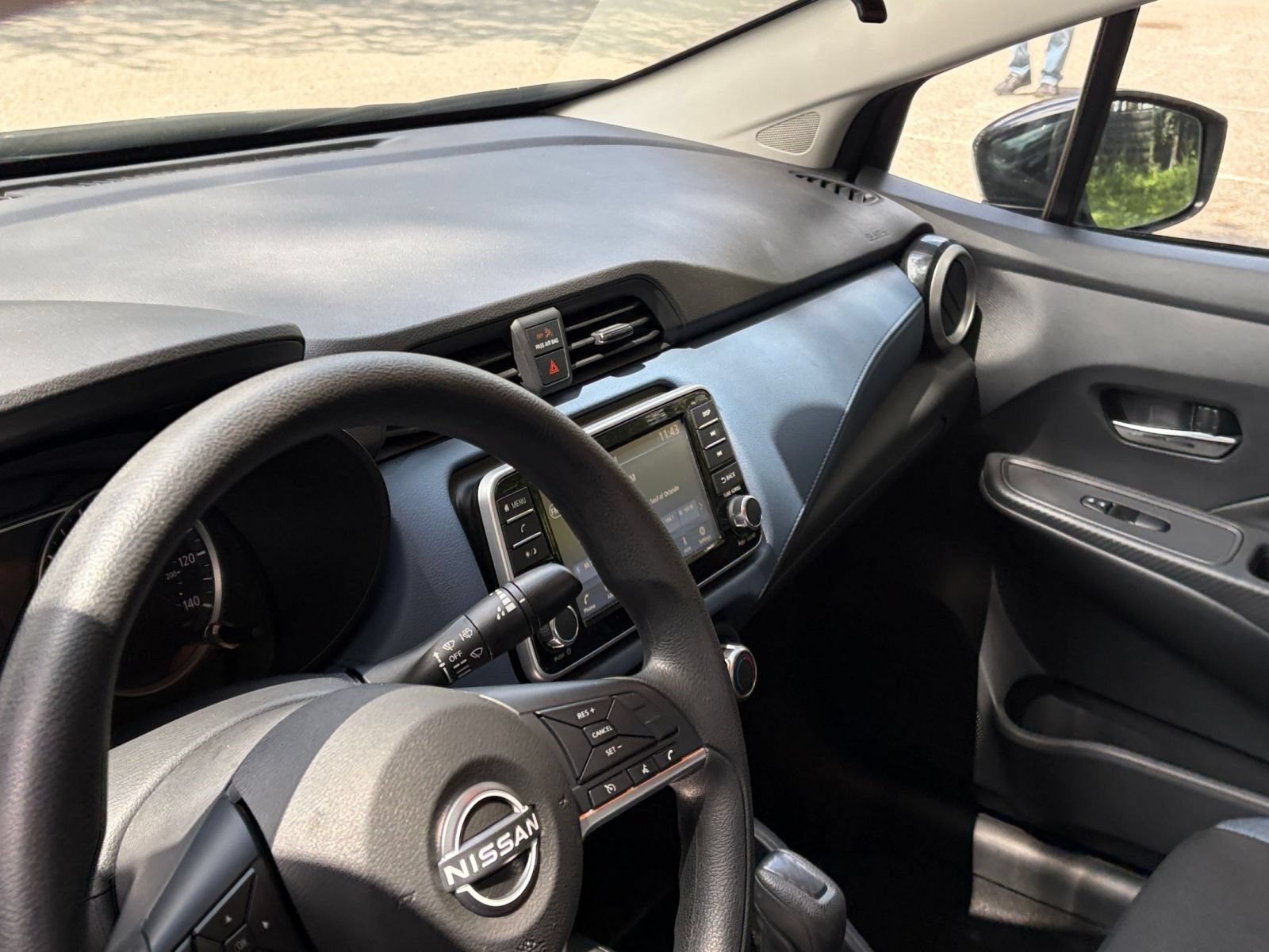 Used 2025 Nissan Versa SV FWD image 33