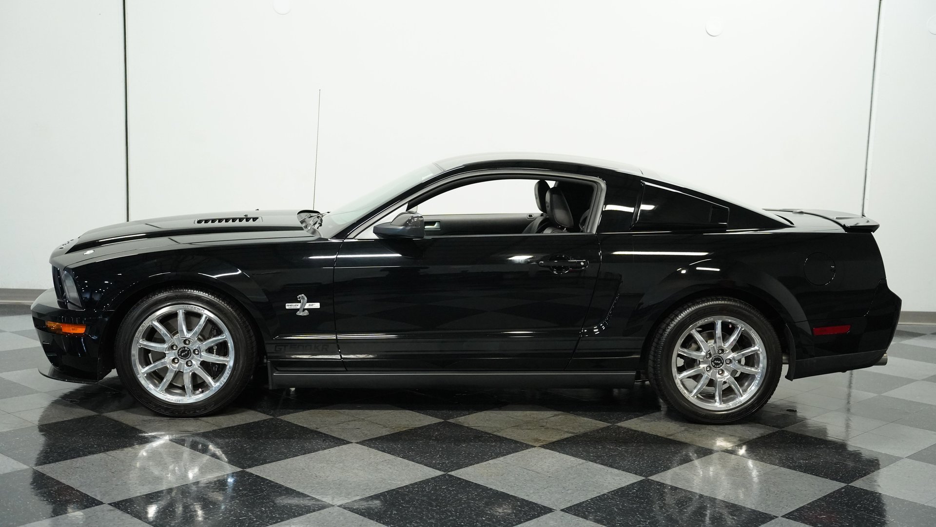 Used 2008 Ford Mustang Shelby GT500 image 2