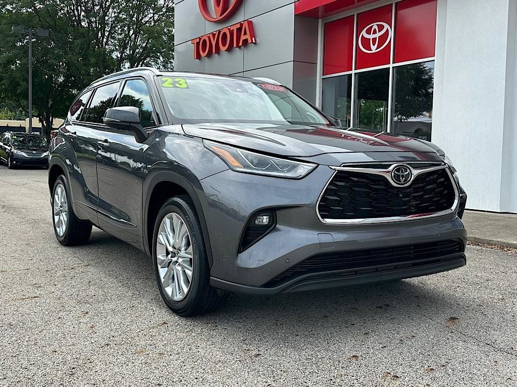 Certified 2023 Toyota Highlander Limited FWD image 8