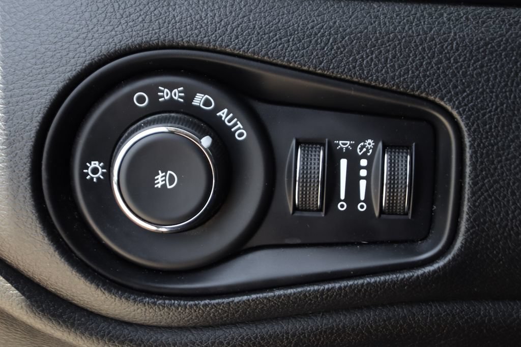 Used 2023 Jeep Renegade Trailhawk AWD/4WD image 19