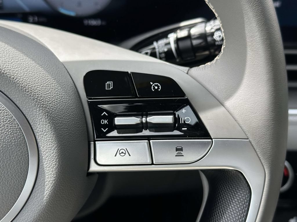 Used 2023 Hyundai Elantra SEL w/ Convenience Package FWD image 18