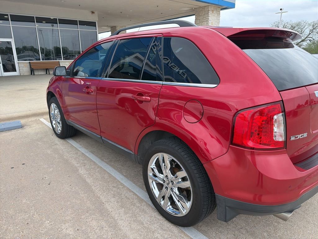 Used 2011 Ford Edge Limited w/ Driver Entry Pkg FWD image 3