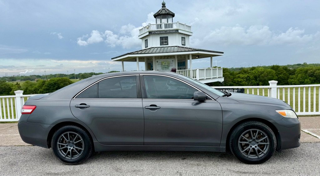 Used 2010 Toyota Camry LE FWD image 4