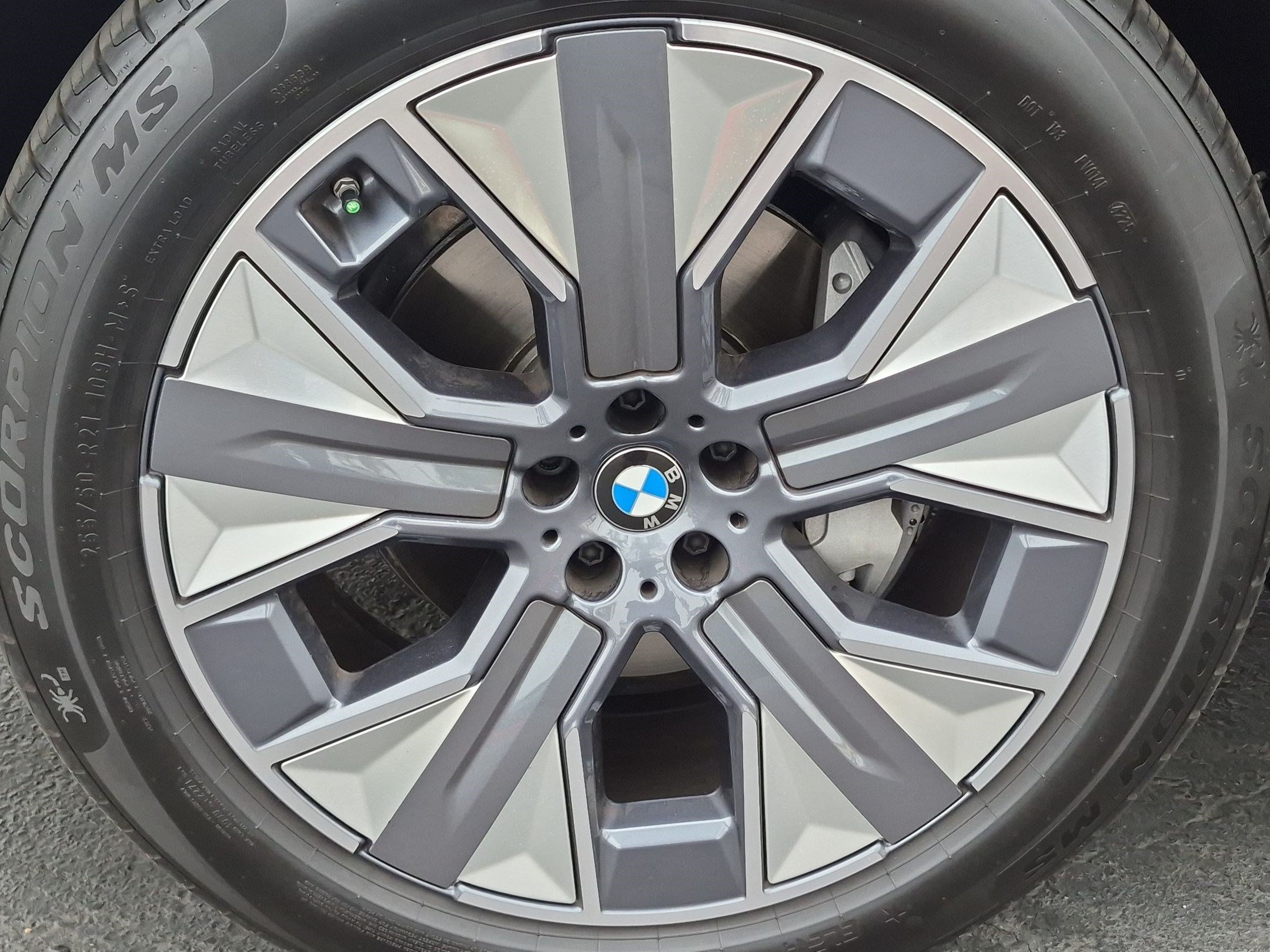 Used 2026 BMW iX xDrive45 w/ Premium Package AWD/4WD image 13
