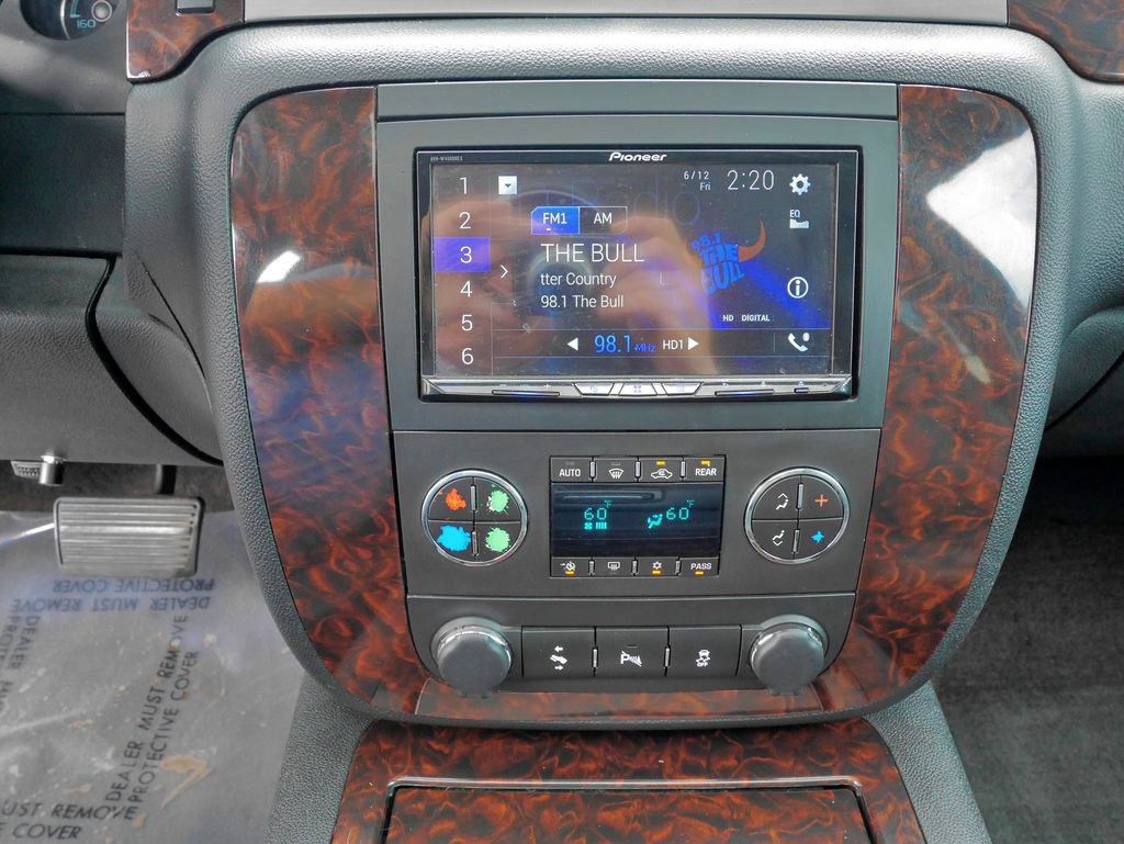 Used 2013 GMC Yukon XL Denali AWD/4WD image 30