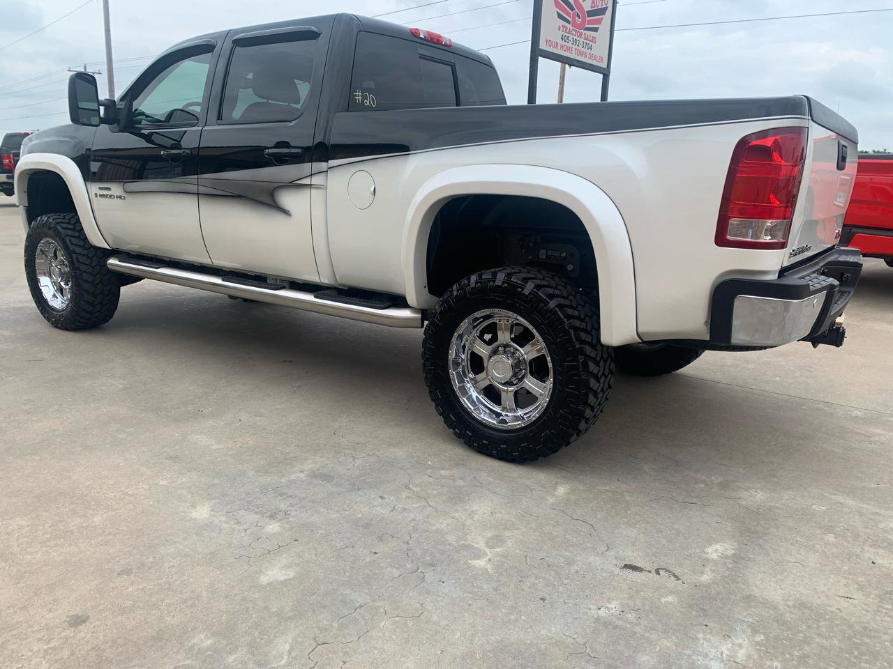 Used 2008 GMC Sierra 2500 SLT w/ Z71 Off-Road Package AWD/4WD image 4