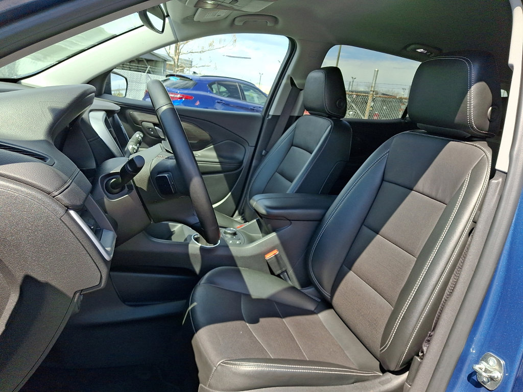 Used 2024 GMC Terrain SLT image 24