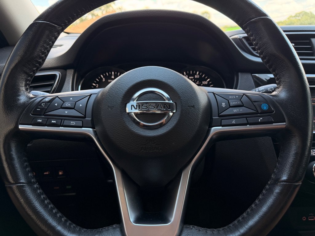 Used 2018 Nissan Rogue SL w/ Premium Package FWD image 11