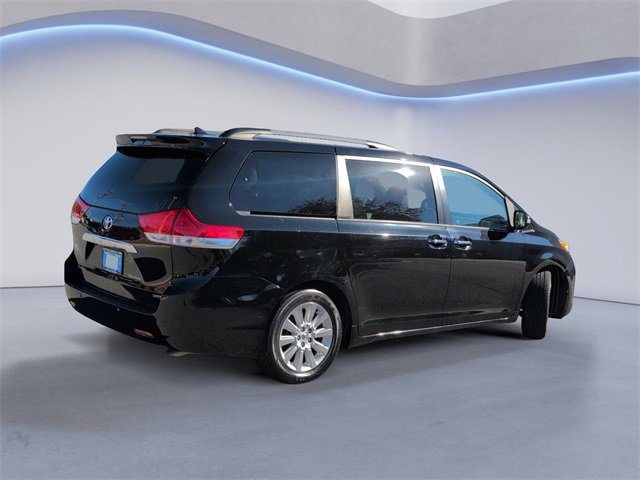 Used 2014 Toyota Sienna Limited image 4