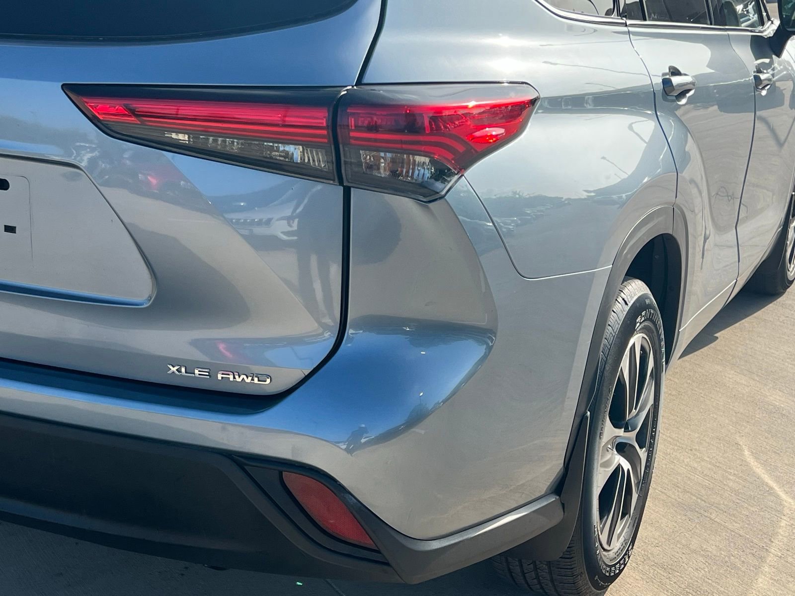 Used 2021 Toyota Highlander XLE image 14