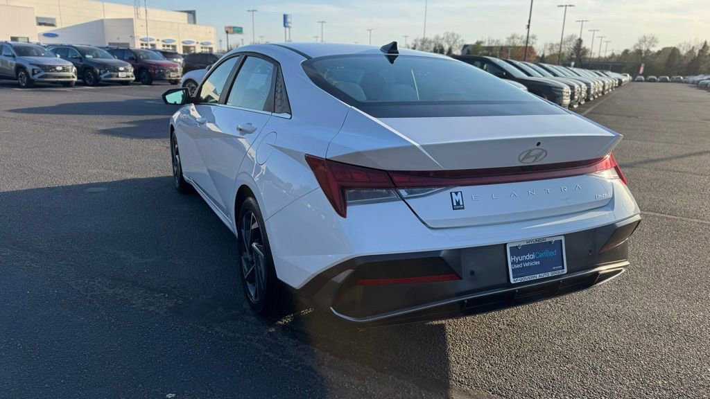 Certified 2024 Hyundai Elantra Limited FWD image 5