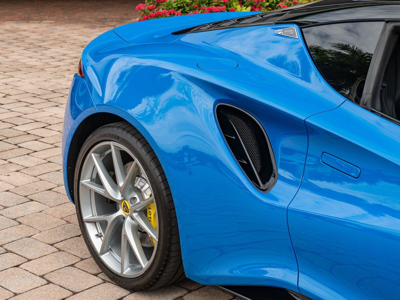 Used 2025 Lotus Emira RWD image 18
