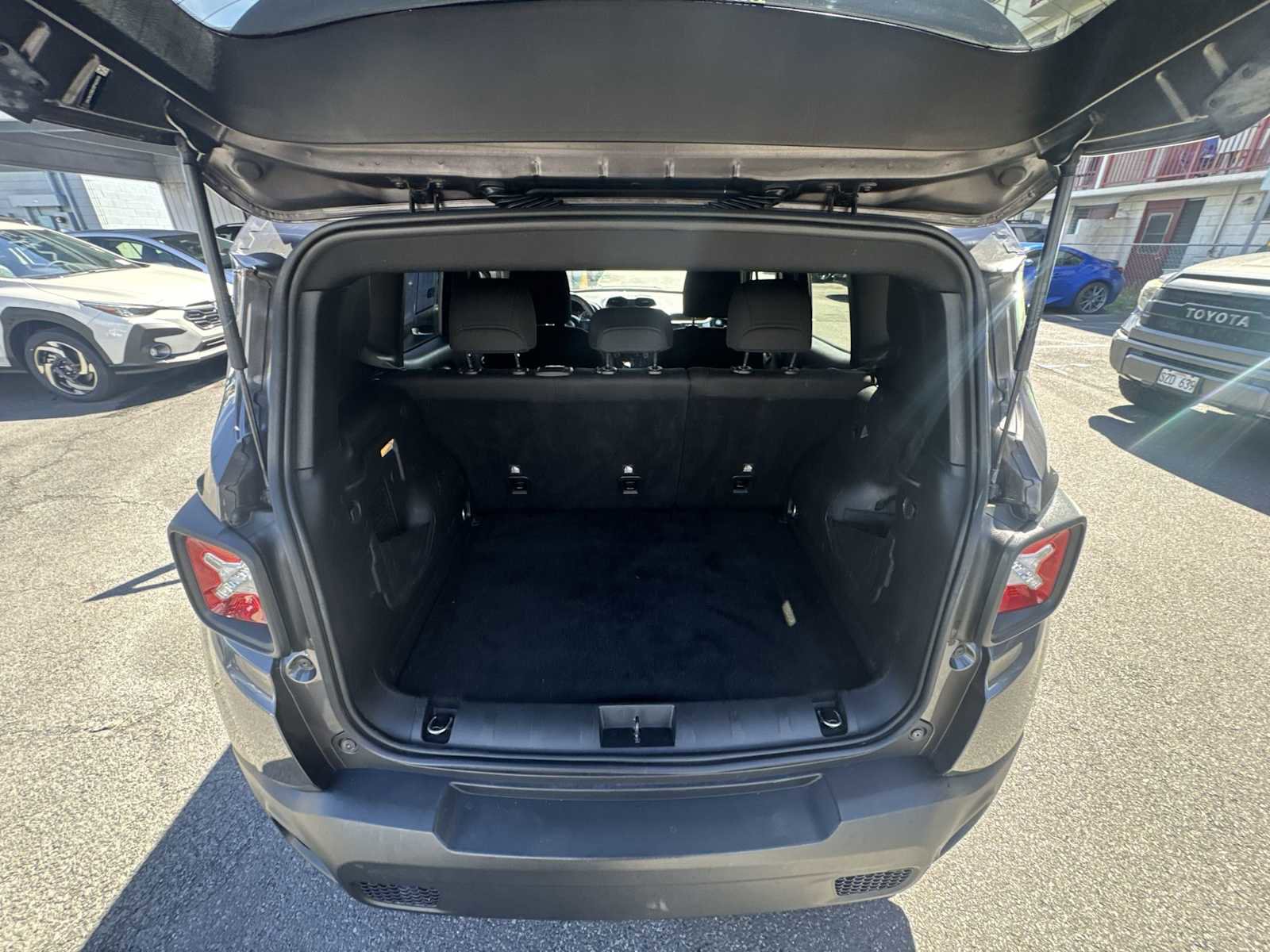 Used 2021 Jeep Renegade Latitude image 22