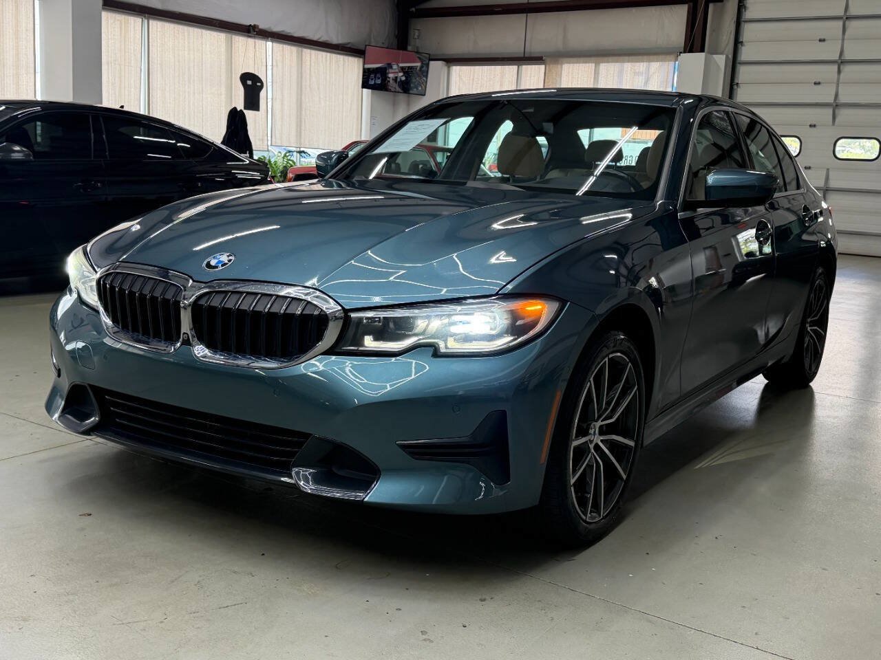 Used 2021 BMW 330i xDrive Sedan AWD/4WD image 5