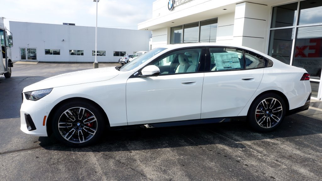 New 2027 BMW 530i xDrive w/ M Sport Package AWD/4WD image 2