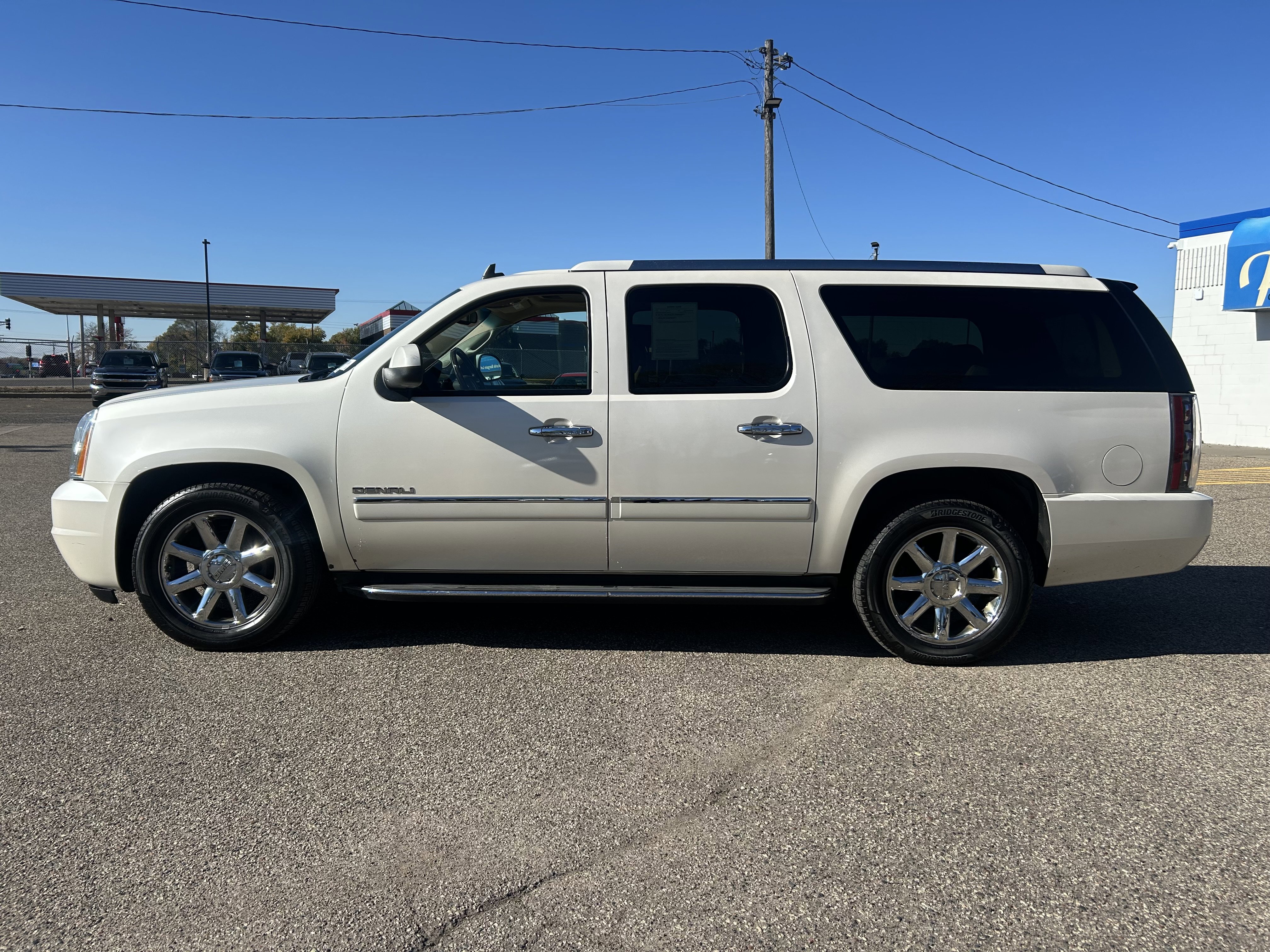 Used 2013 GMC Yukon XL Denali image 4