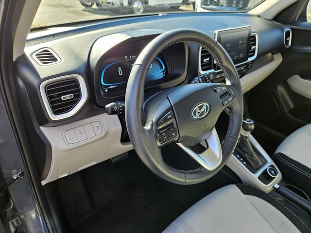 Used 2025 Hyundai Venue SEL image 20