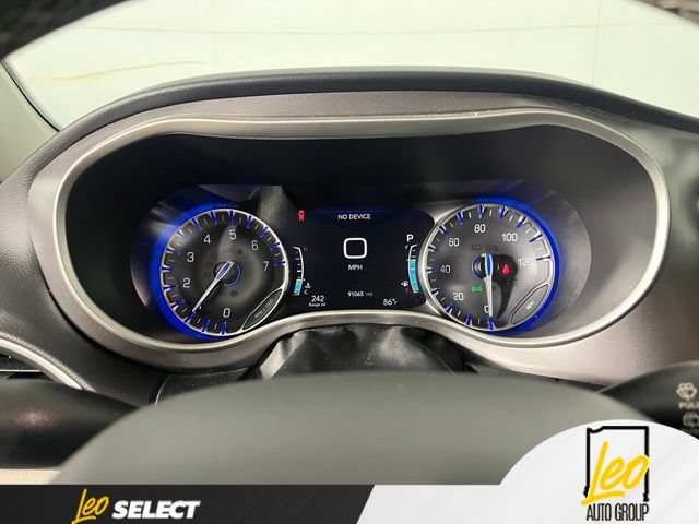 Used 2022 Chrysler Pacifica Touring-L FWD image 21