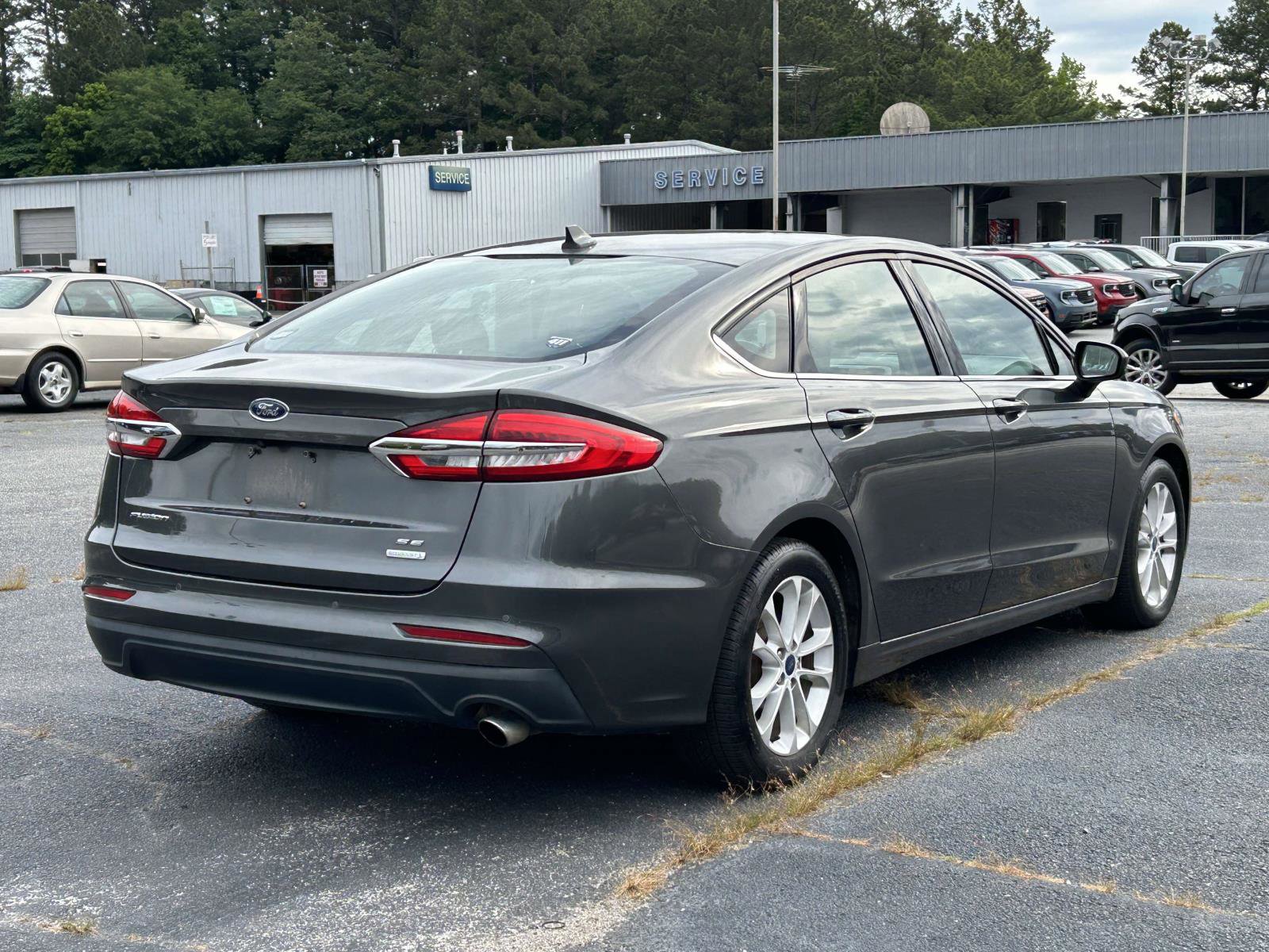 Used 2020 Ford Fusion SE FWD image 3