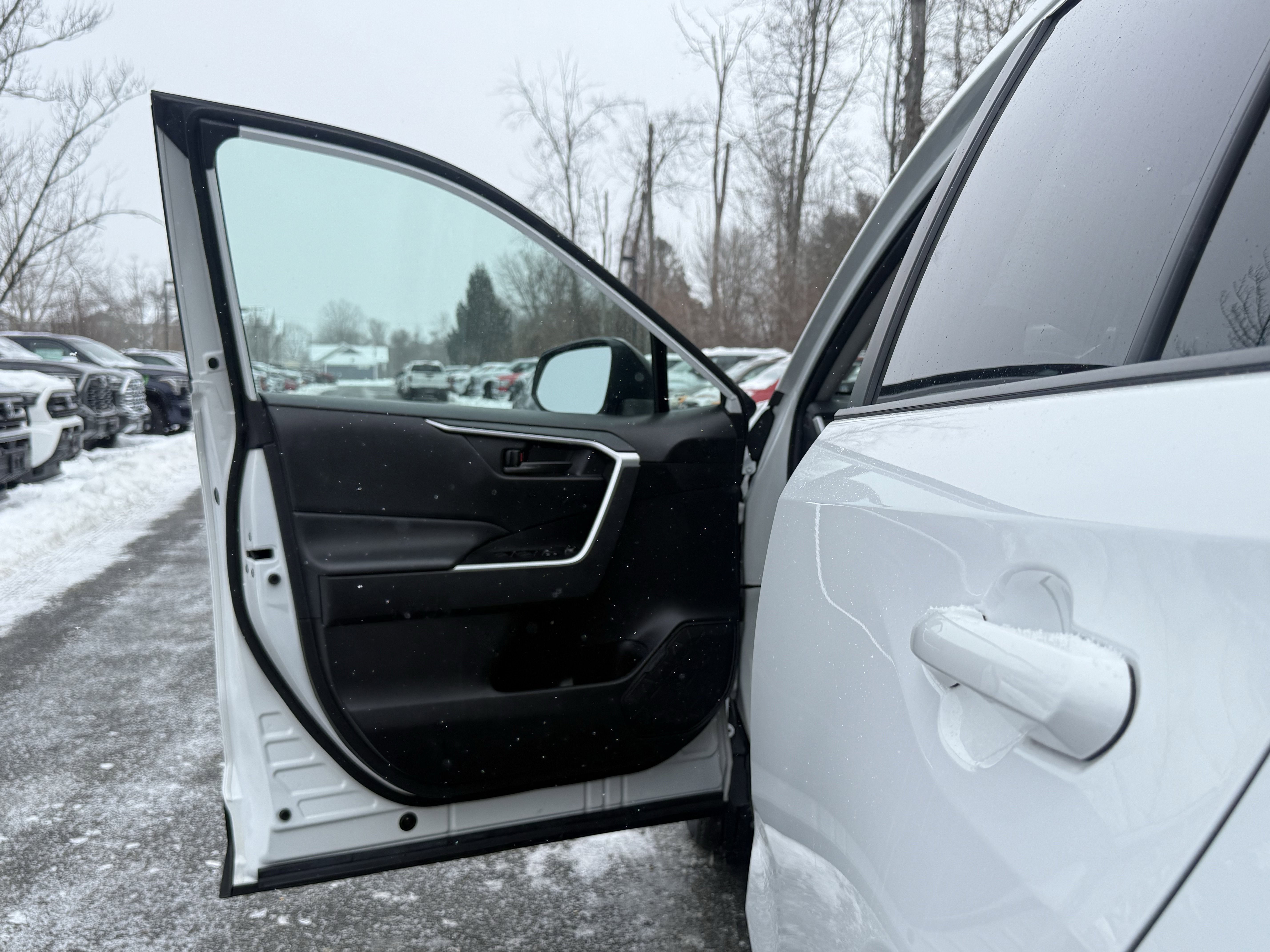 Used 2022 Toyota RAV4 LE image 20