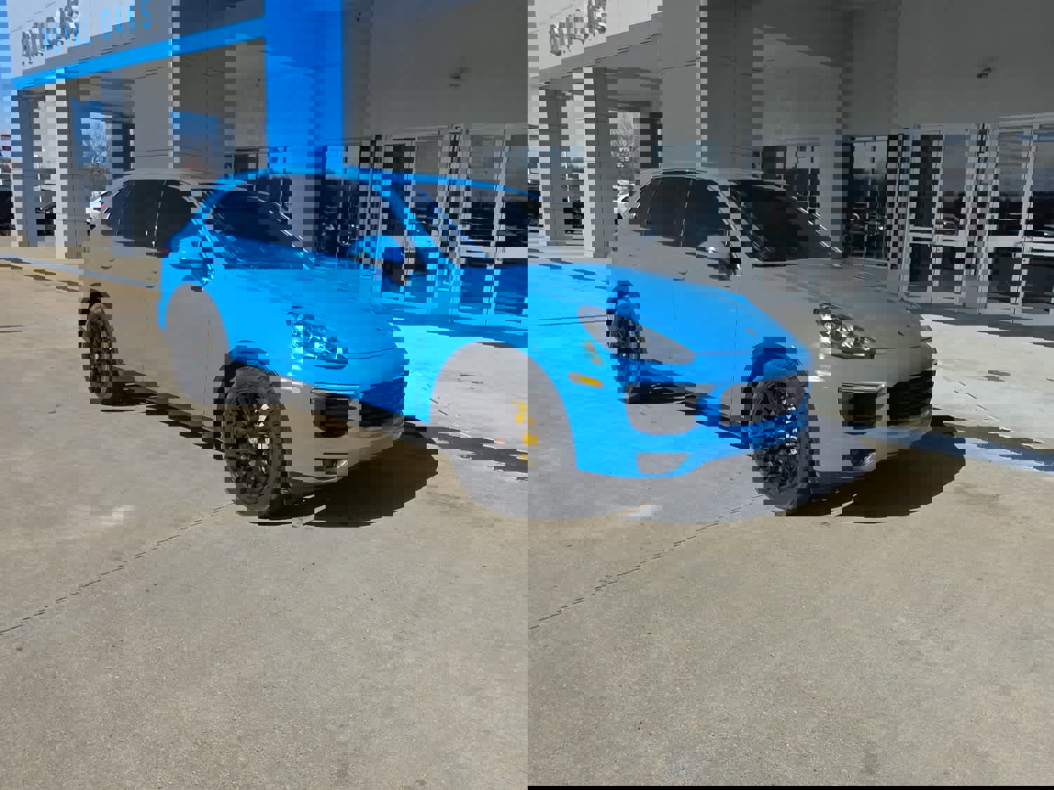 Used 2015 Porsche Cayenne S image 2