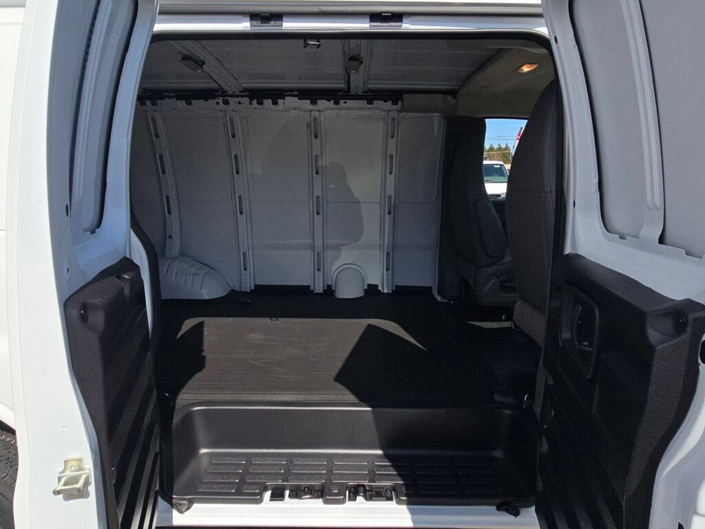 New 2026 Chevrolet Express 2500 w/ Communications Package RWD image 9