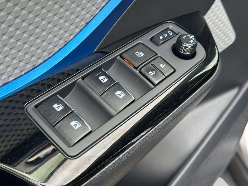 Used 2019 Toyota C-HR XLE FWD image 15