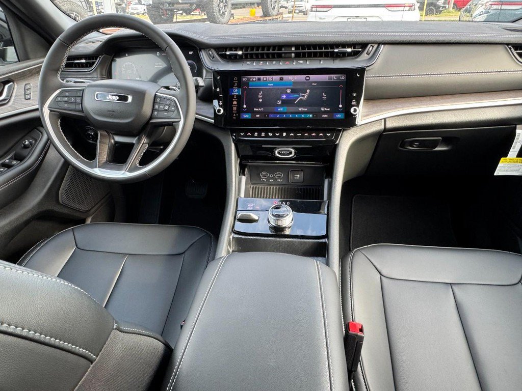 New 2027 Jeep Grand Cherokee L Limited AWD/4WD image 9