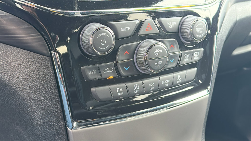 Used 2021 Jeep Grand Cherokee Laredo X image 14