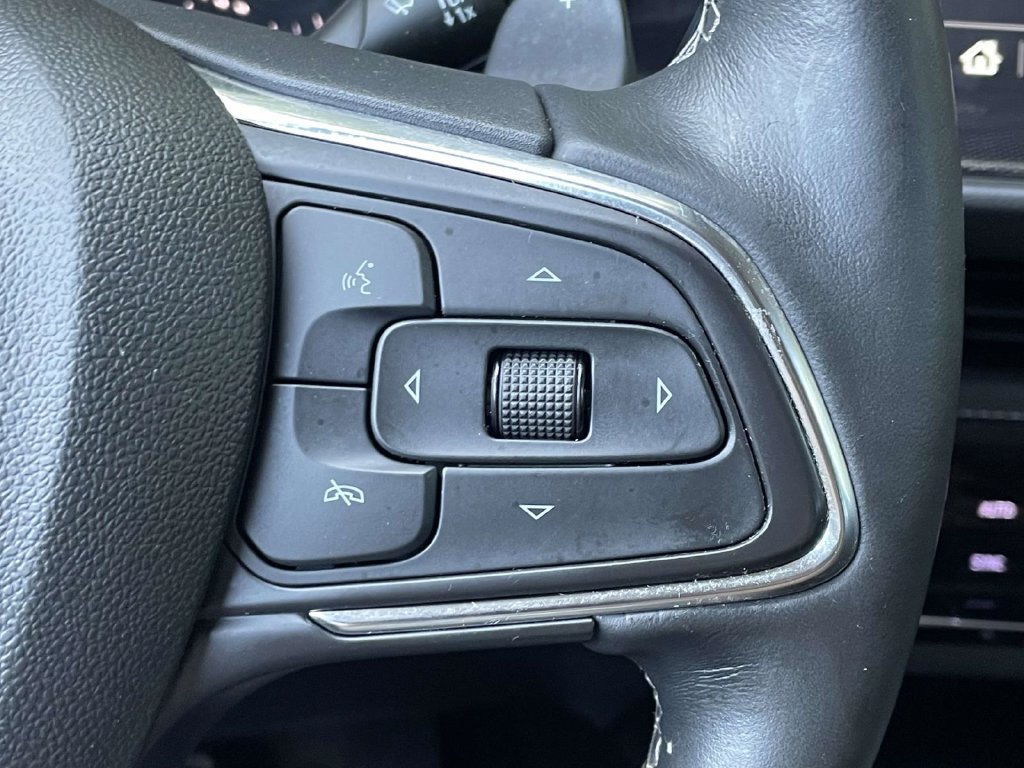 Used 2022 Buick Envision Essence w/ Safety Package FWD image 21