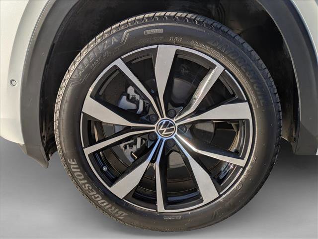 Used 2024 Volkswagen Atlas SEL Premium R-Line image 26
