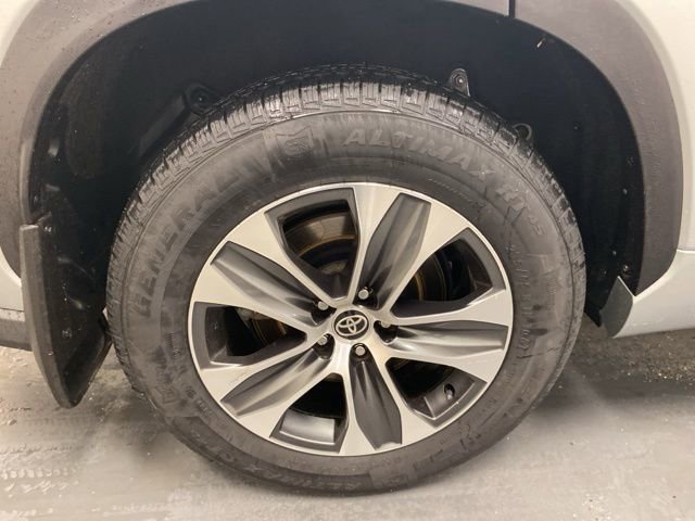 Used 2022 Toyota Highlander XLE image 29