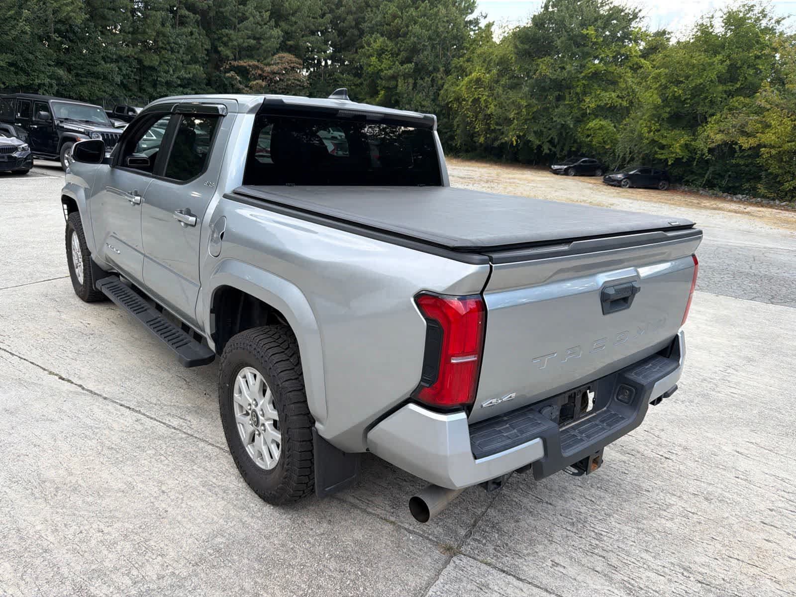 Used 2024 Toyota Tacoma SR5 AWD/4WD image 9