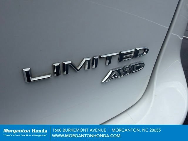 Used 2023 Chrysler Pacifica Limited w/ Uconnect Theater Family Group AWD/4WD image 29