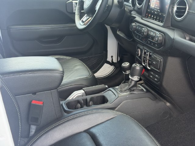 Used 2019 Jeep Wrangler Unlimited Sahara AWD/4WD image 19