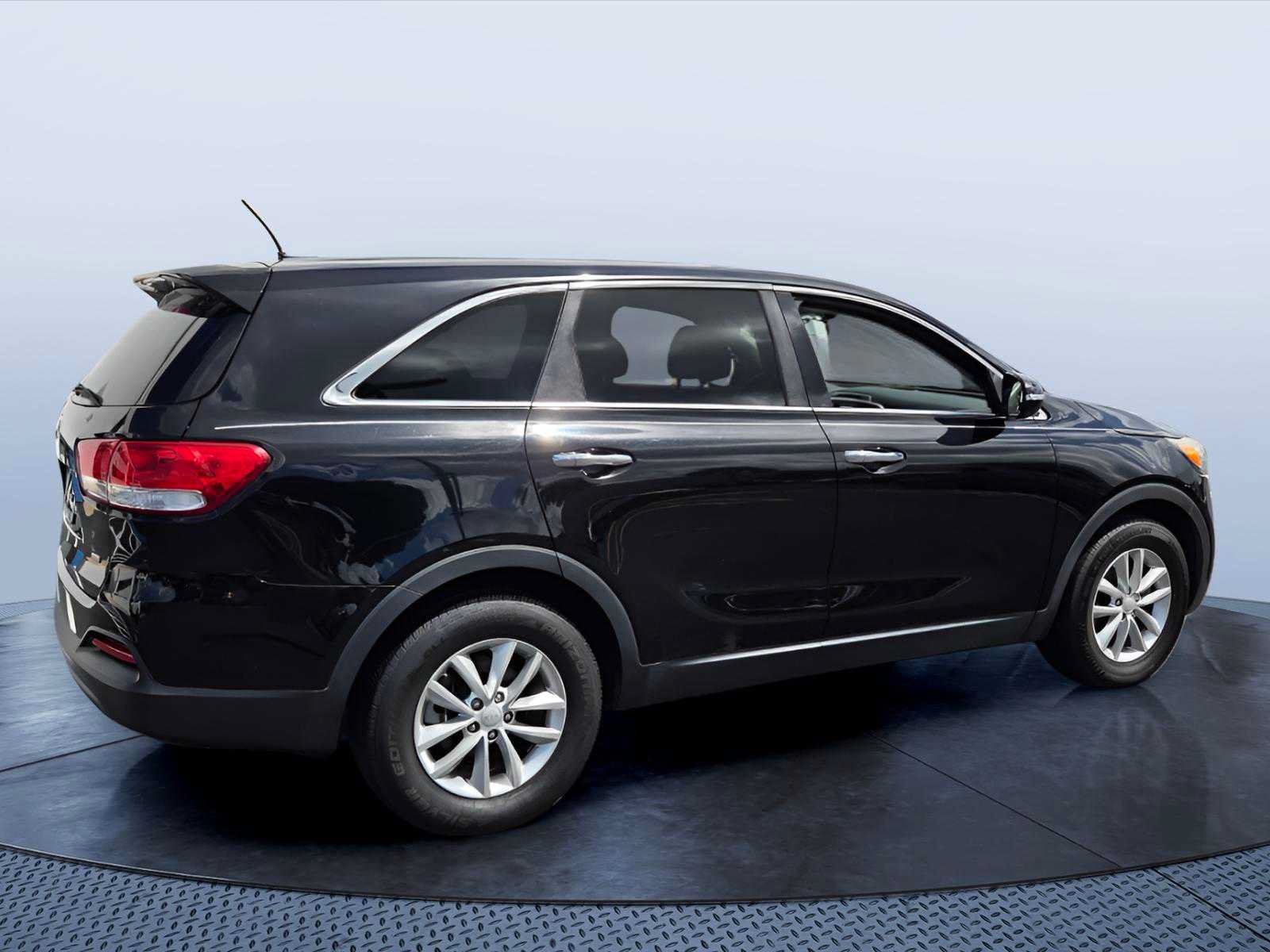 Used 2018 Kia Sorento L FWD image 3