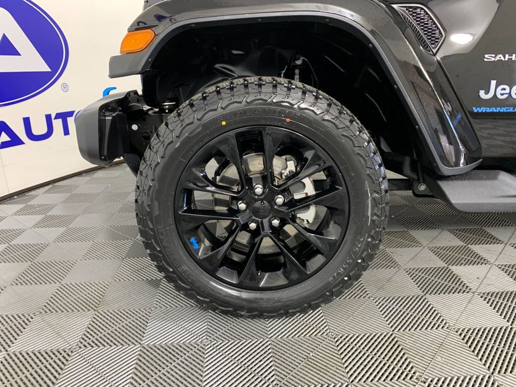 Used 2023 Jeep Wrangler Unlimited Sahara w/ Cold Weather Group AWD/4WD image 12