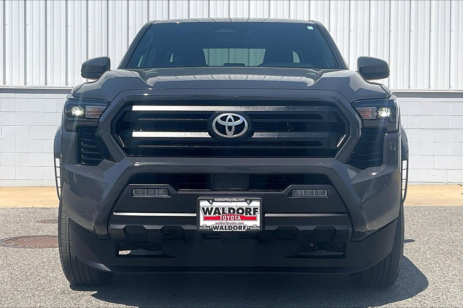 Used 2025 Toyota Tacoma SR5 image 3
