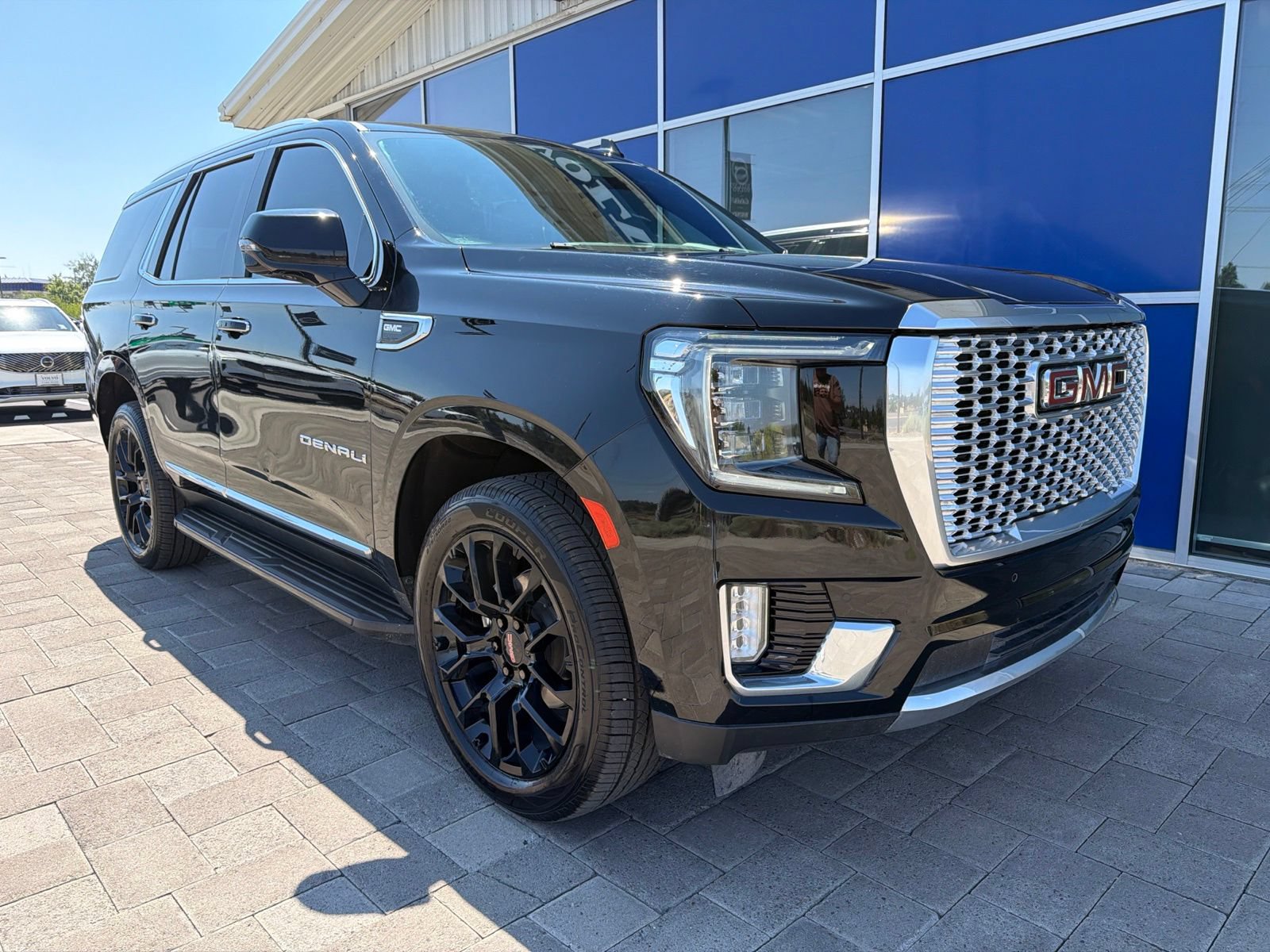 Used 2022 GMC Yukon Denali AWD/4WD image 2