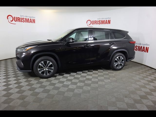 Used 2021 Toyota Highlander XLE image 6