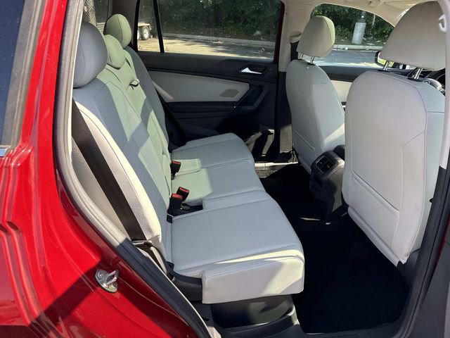 Used 2018 Volkswagen Tiguan SEL AWD/4WD image 11