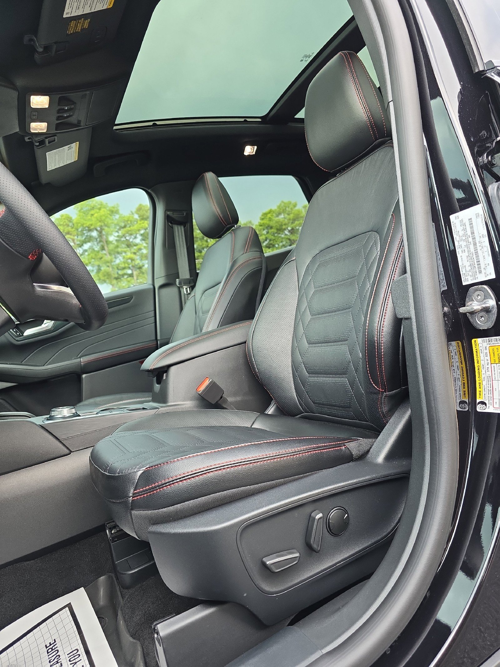 Used 2024 Ford Escape ST-Line Elite w/ Premium Technology Package image 14