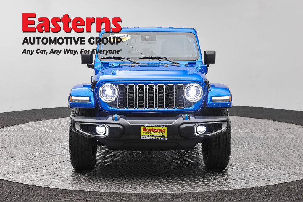 Used 2024 Jeep Wrangler Unlimited Sahara w/ Technology Group AWD/4WD image 2