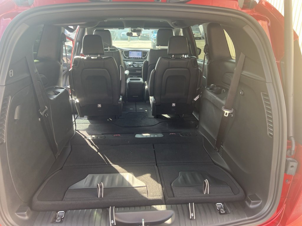 New 2025 Chrysler Pacifica Select image 37
