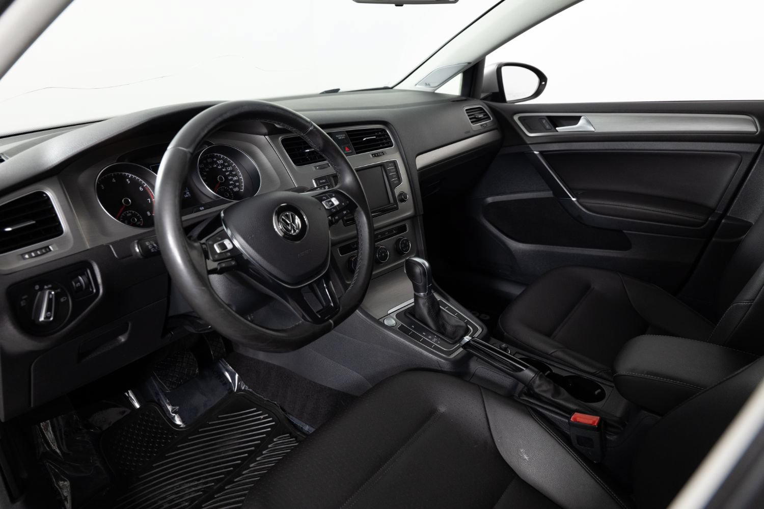 Used 2017 Volkswagen Golf SE FWD image 12