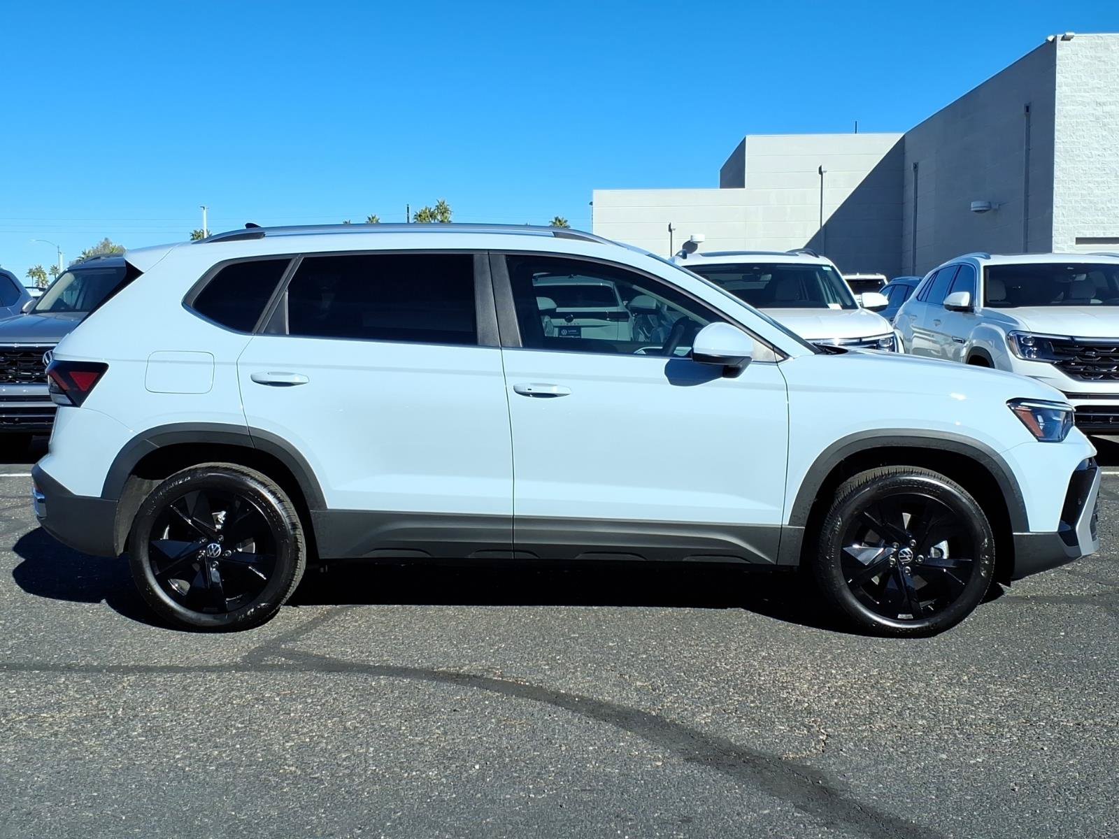 New 2026 Volkswagen Taos SE FWD image 6